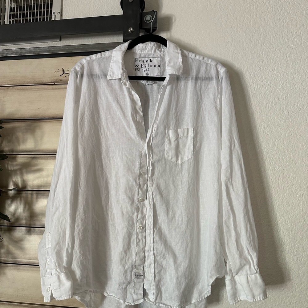 Frank & Eileen “Eileen” button up in white linen. XL. Only worn once.